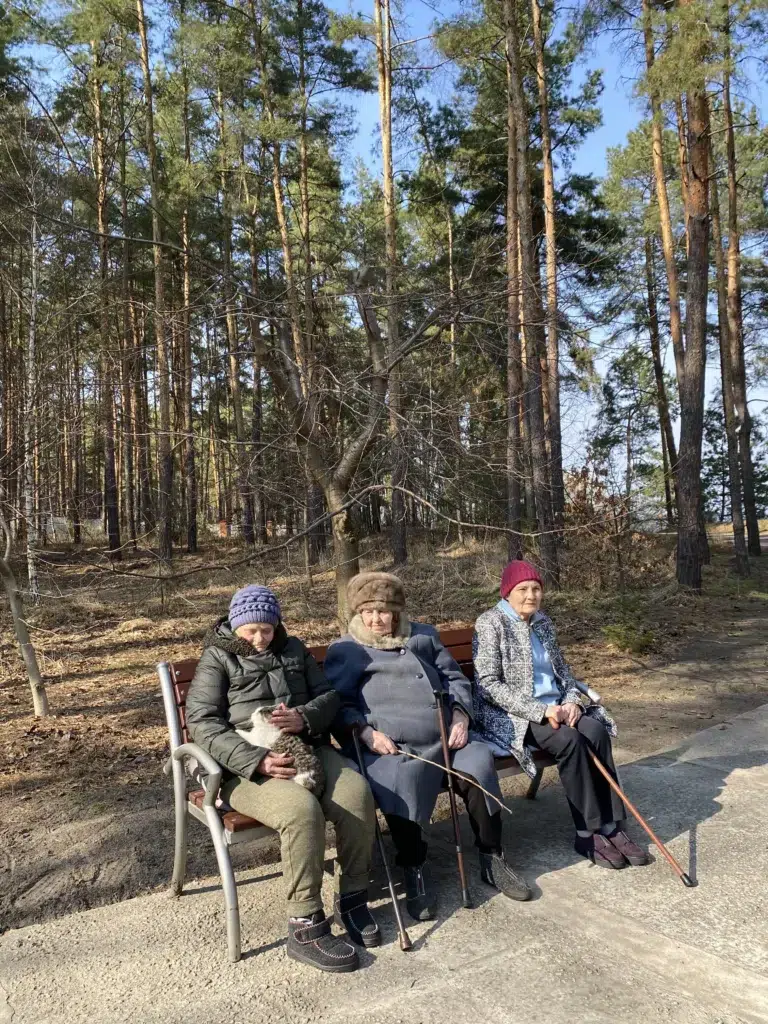 Чому кружиться голова і нудить у жінок: причини та що робити