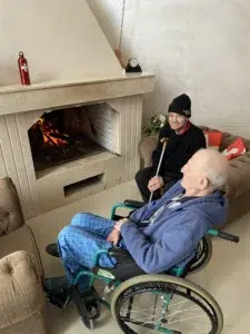 Догляд за літніми в обмін на житло в Києві: безпека та гарантії | Символ добра